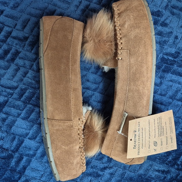 Bearpaw Suede Wide Width Slippers with Pom-Pom Size 9, New With Tags! - Picture 15 of 17